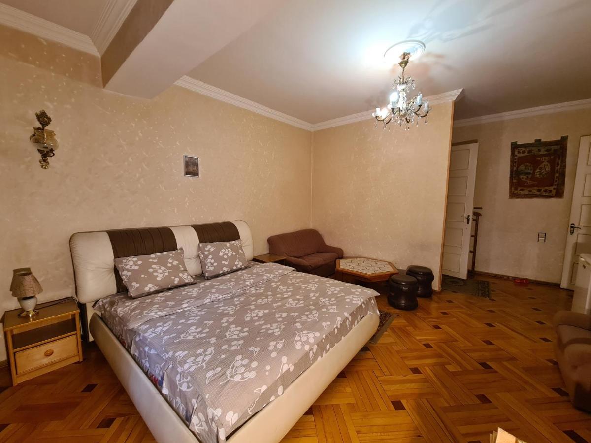 Hotel Bu Tbilisi Buitenkant foto