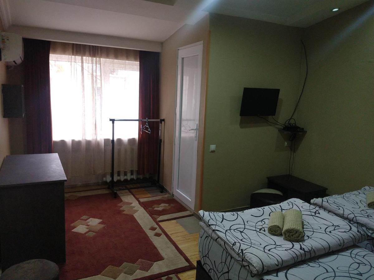 Hotel Bu Tbilisi Buitenkant foto