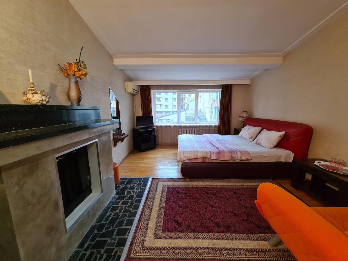Hotel Bu Tbilisi Buitenkant foto