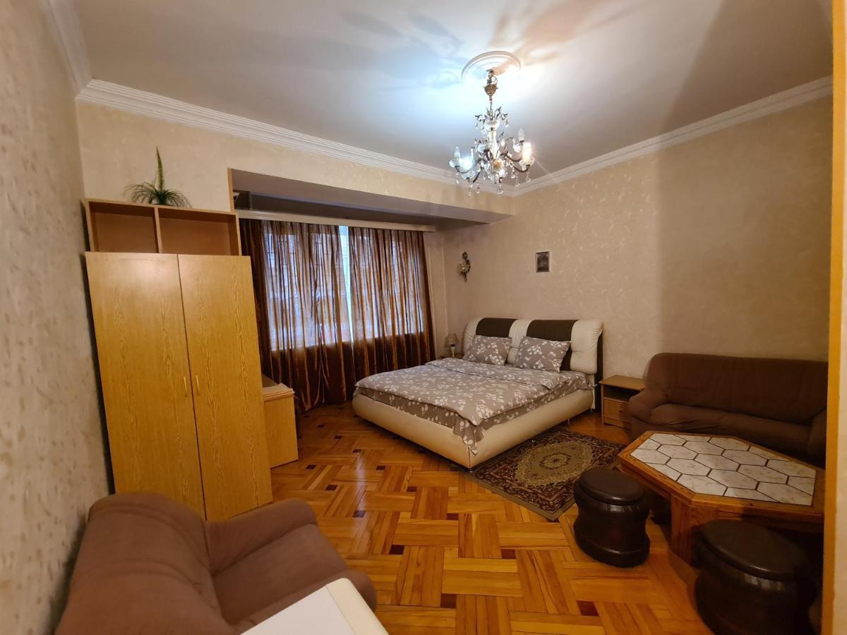 Hotel Bu Tbilisi Buitenkant foto