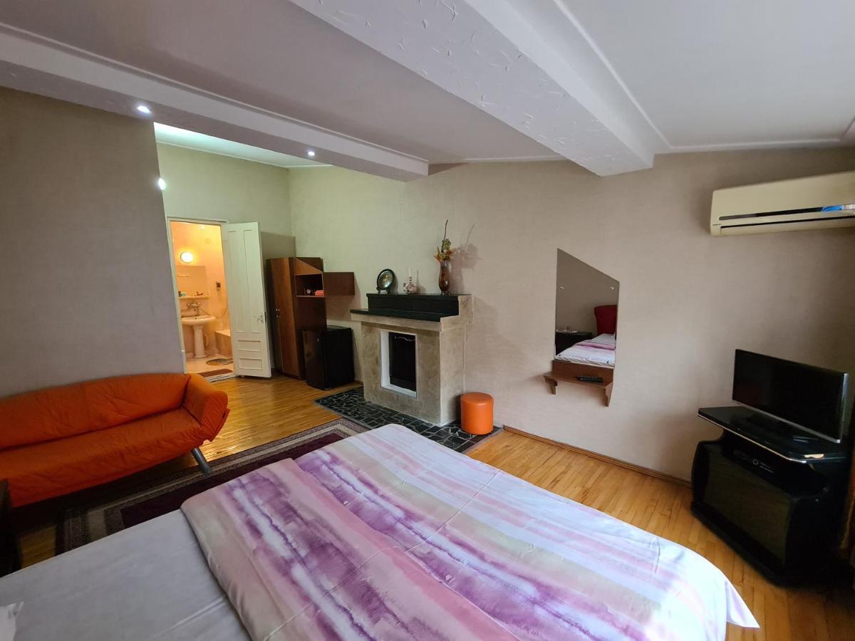 Hotel Bu Tbilisi Buitenkant foto