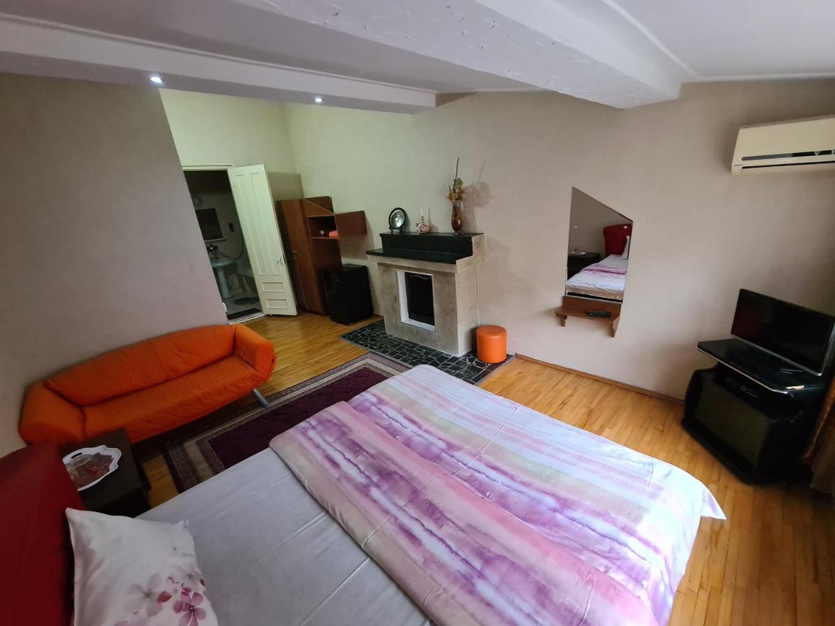 Hotel Bu Tbilisi Buitenkant foto