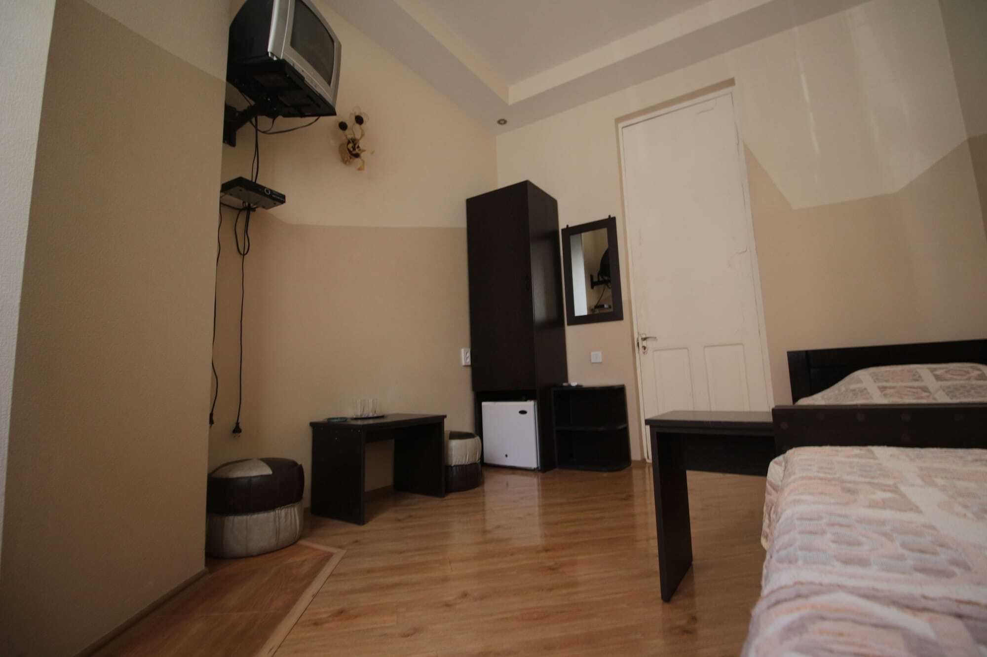 Hotel Bu Tbilisi Buitenkant foto